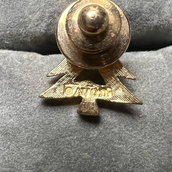 Avon Tree Pin - Picture 2 of 3